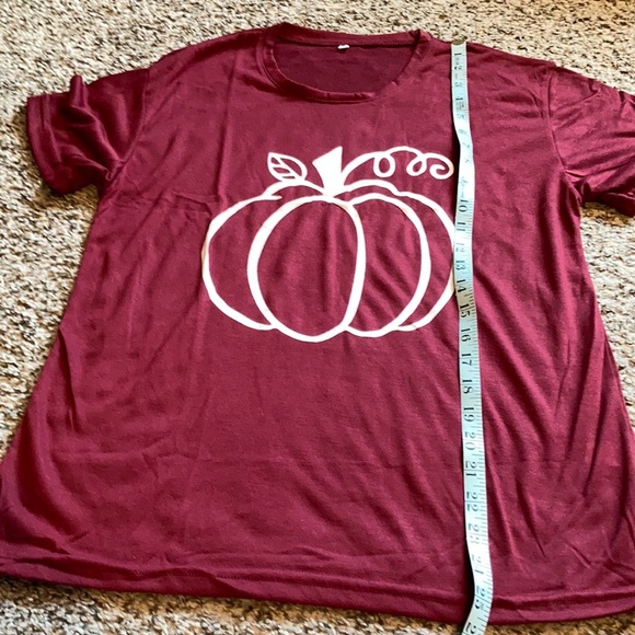 Adorable fall shirt! 🍁 - Picture 3 of 3